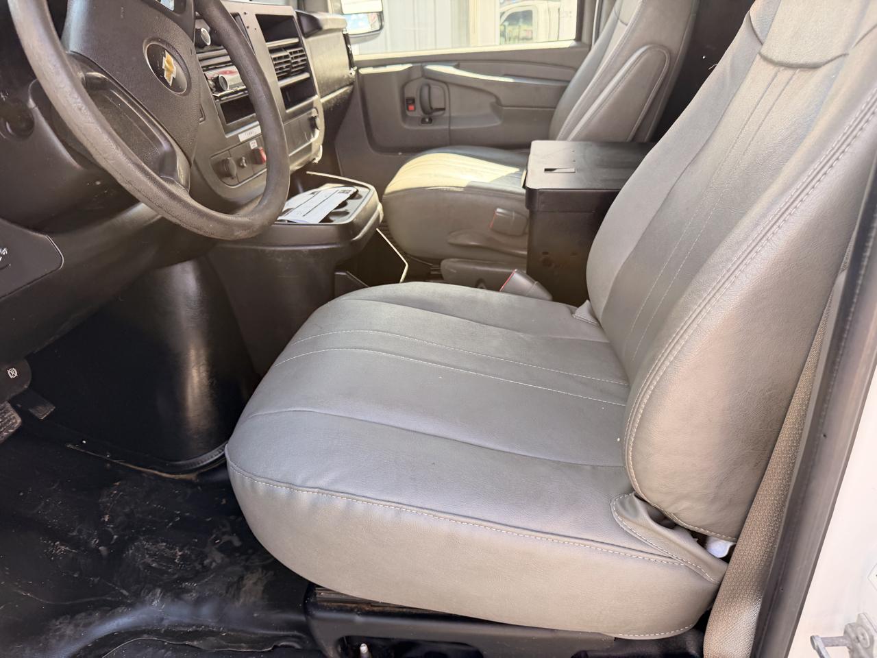 Chevrolet Express Cargo Van RWD 1500 135" 2014