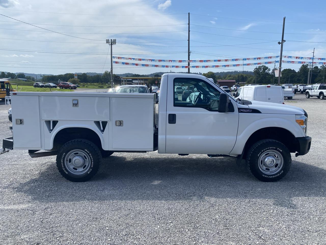 Ford Super Duty F-250 SRW 4WD Reg Cab 137" XLT 2012