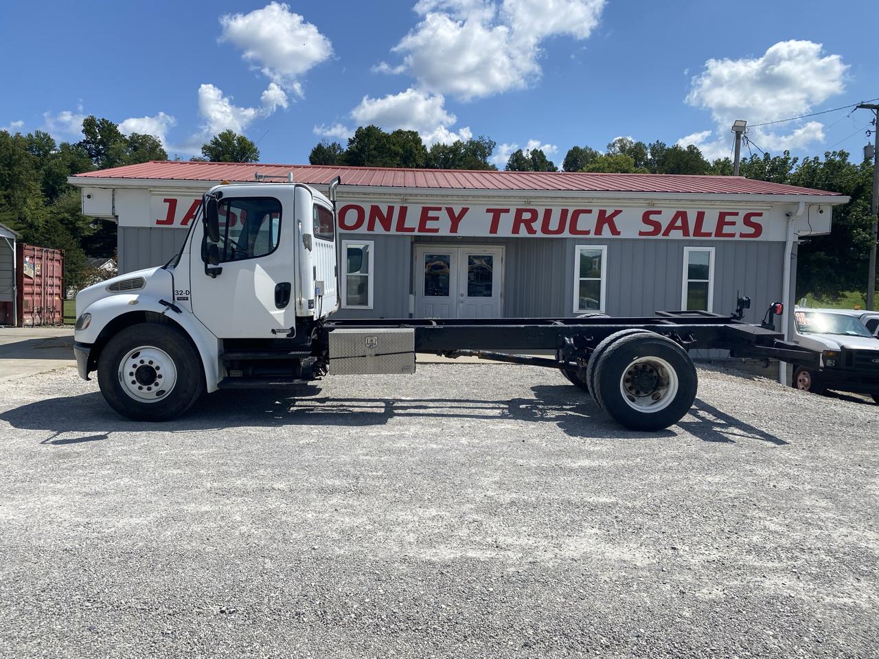 Freightliner M2-106  2006