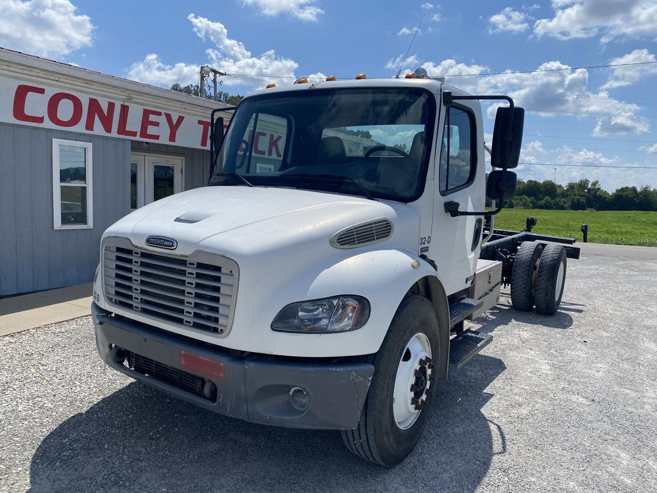 Freightliner M2-106  2006