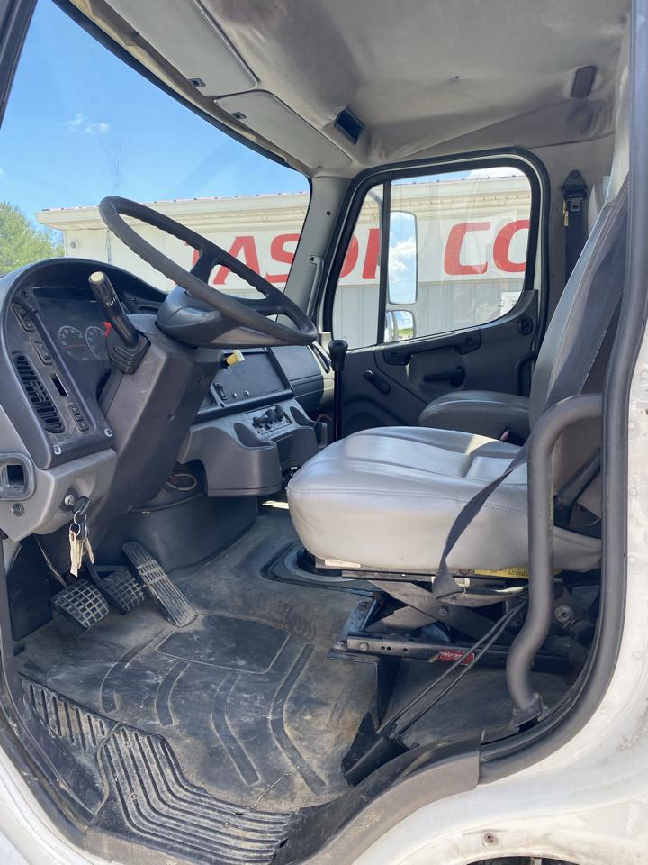 Freightliner M2-106  2006