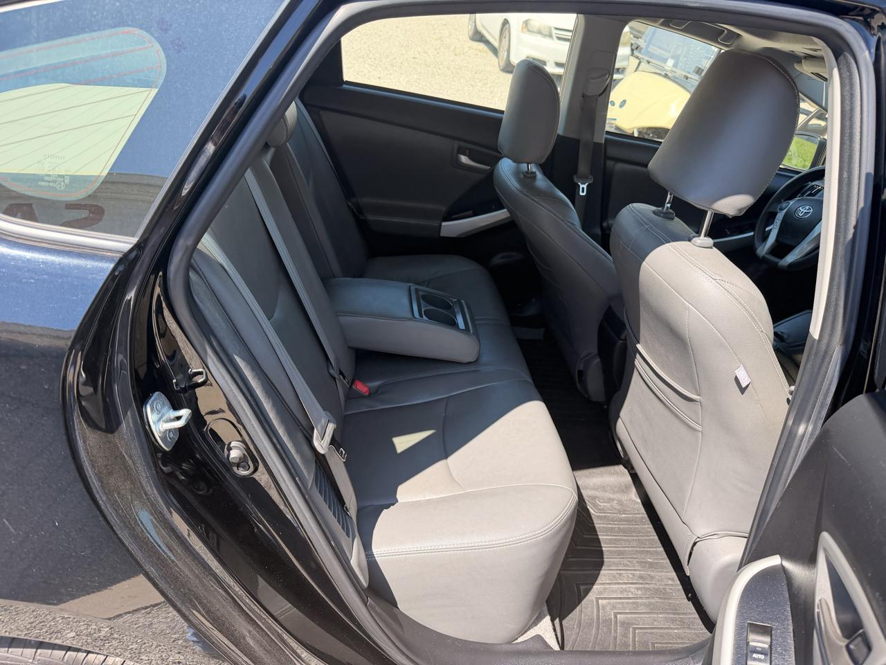 Toyota Prius 5dr HB Persona Series Special Edition (Natl) 2015