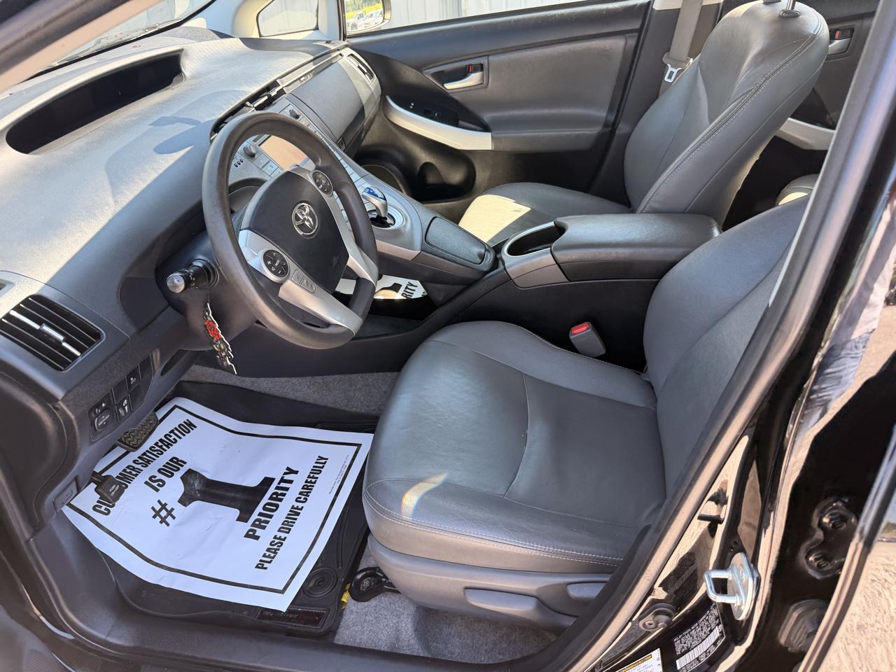 Toyota Prius 5dr HB Persona Series Special Edition (Natl) 2015