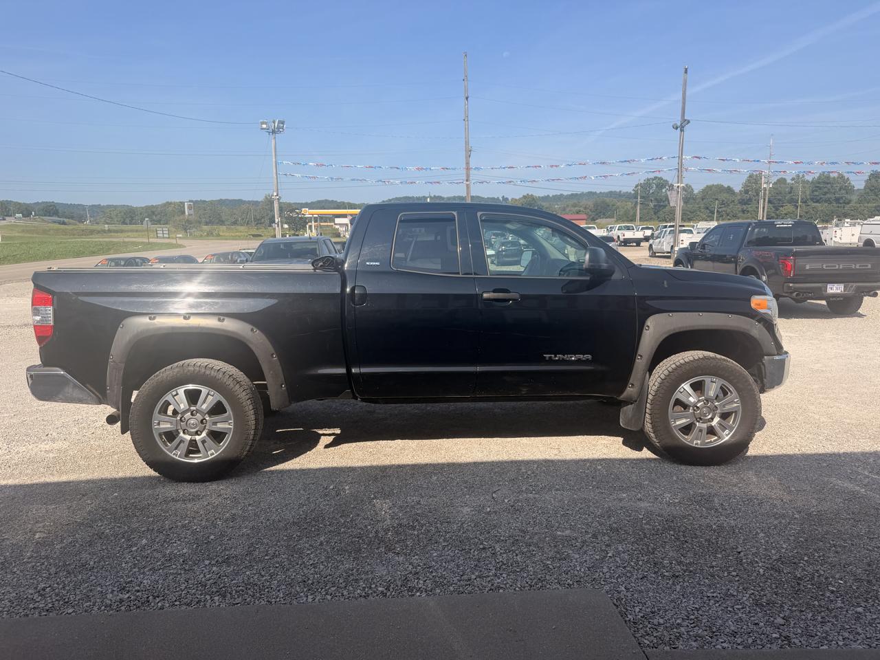 Toyota Tundra 4WD SR5 Double Cab 6.5' Bed 4.6L (Natl) 2017