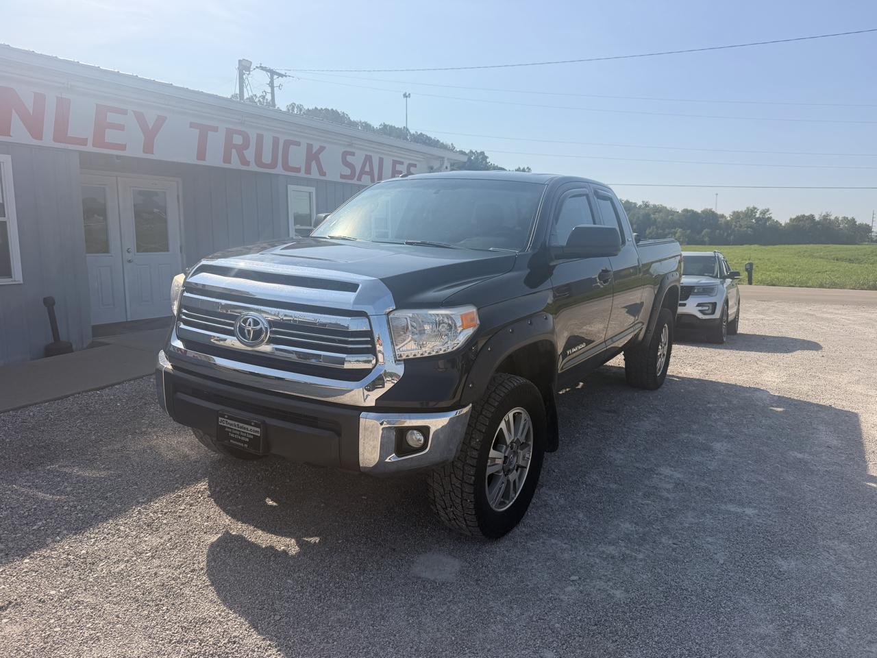 Toyota Tundra 4WD SR5 Double Cab 6.5' Bed 4.6L (Natl) 2017