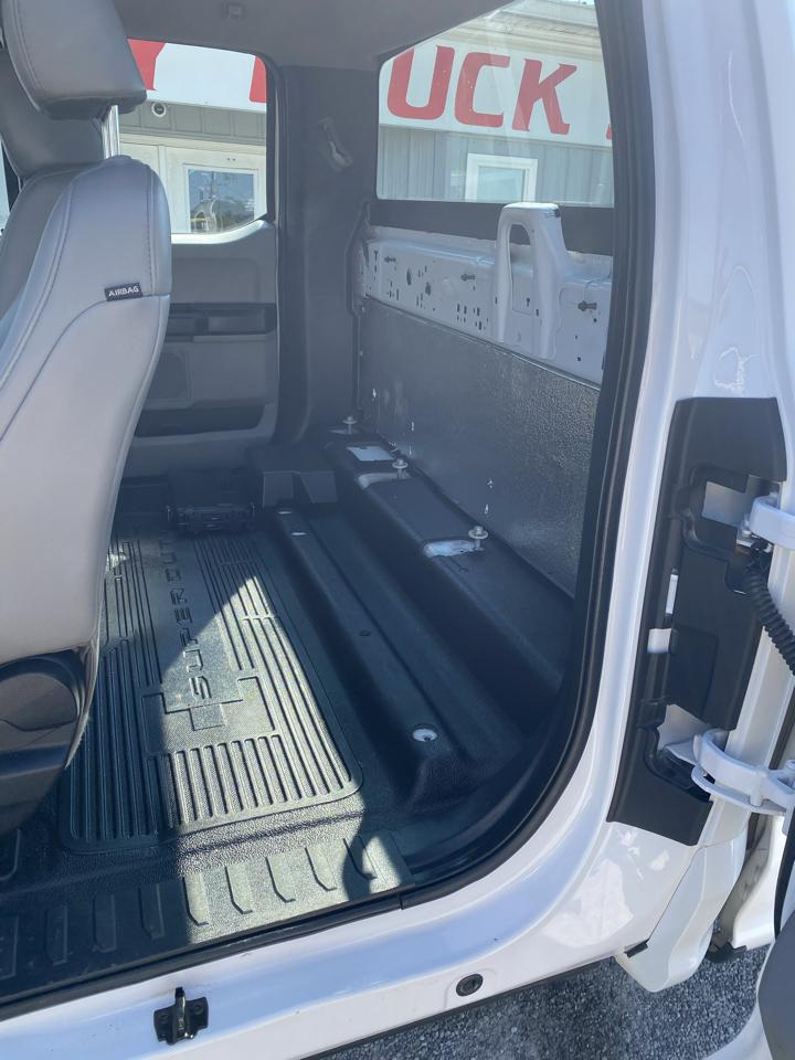 Ford Super Duty F-250 SRW Lariat 4WD SuperCab 8' Box 2017