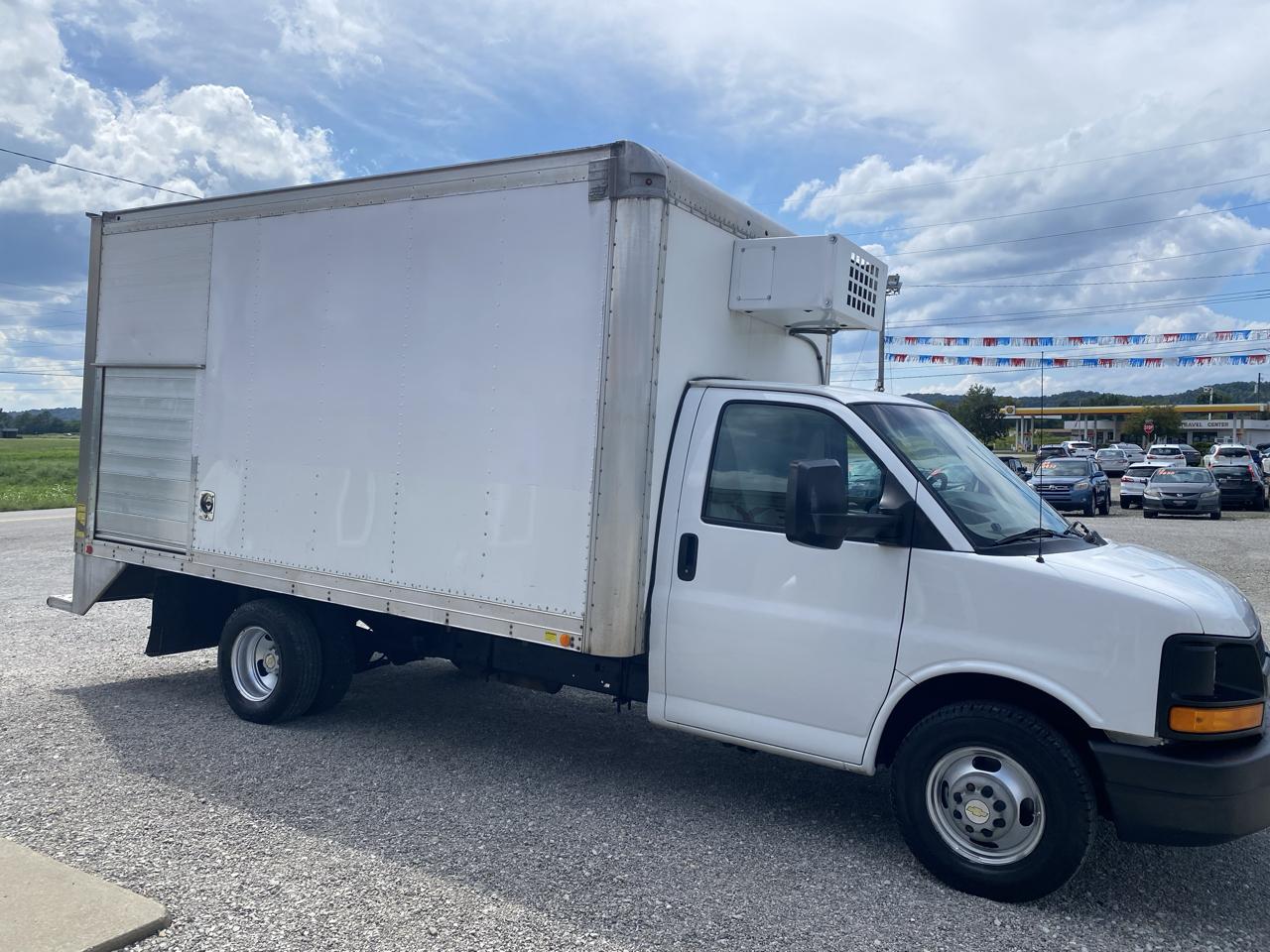 Chevrolet Express Commercial Cutaway 4500 Van 159" 2015