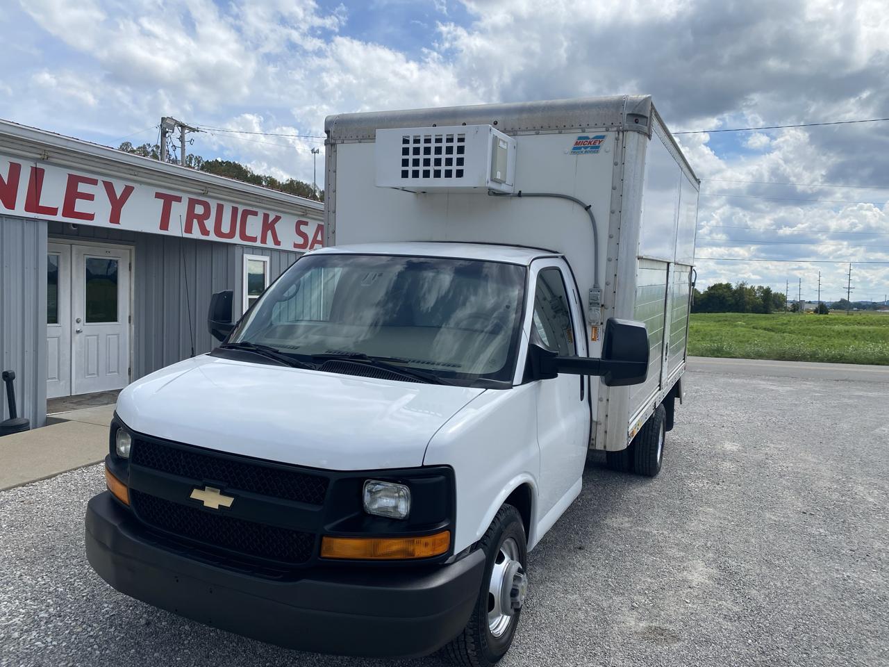 Chevrolet Express Commercial Cutaway 4500 Van 159" 2015