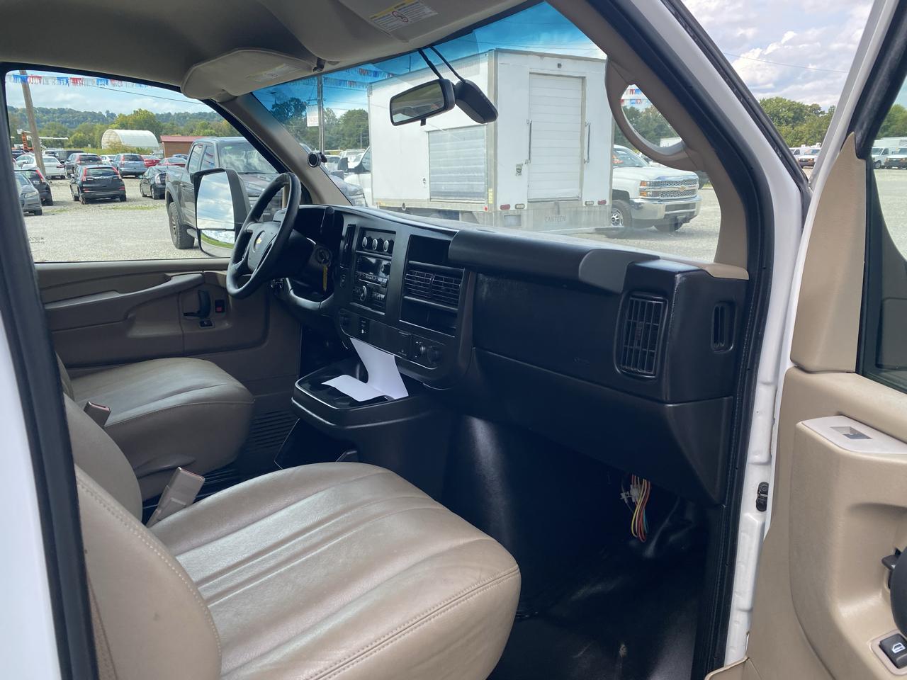 Chevrolet Express Commercial Cutaway 4500 Van 159" 2015