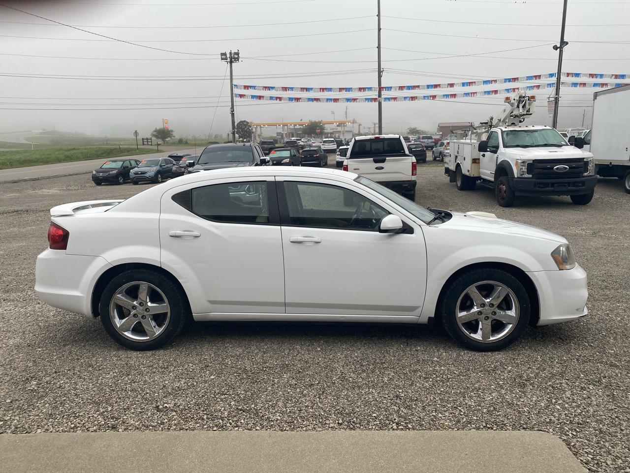 Dodge Avenger 4dr Sdn SXT 2013