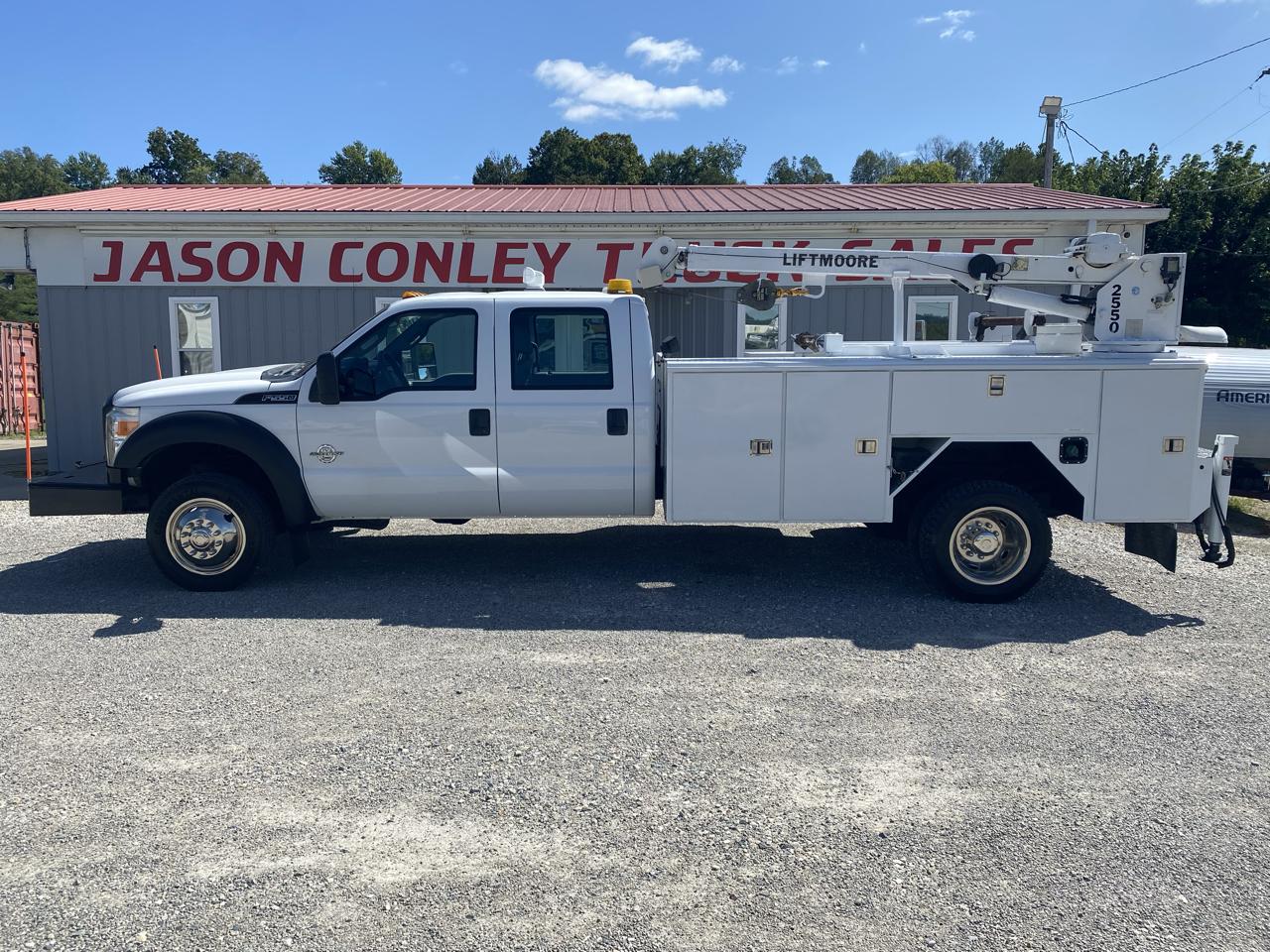 2011 Ford Super Duty F-550 DRW 4WD Crew Cab 200" WB 84" CA XL