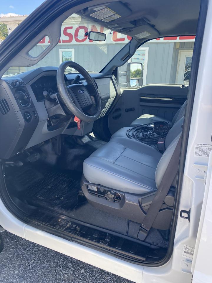 Ford Super Duty F-550 DRW 4WD Crew Cab 200" WB 84" CA XL 2011