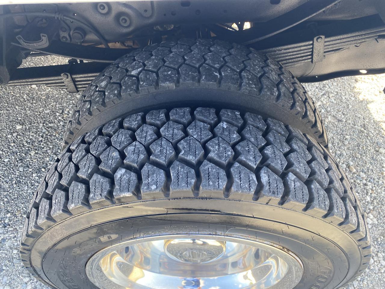 Ford Super Duty F-550 DRW 4WD Crew Cab 200" WB 84" CA XL 2011