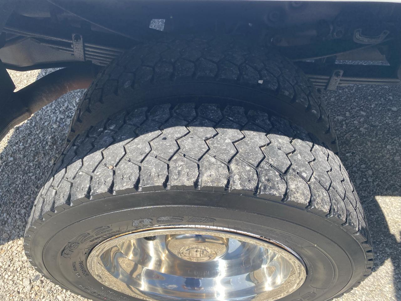 Ford Super Duty F-550 DRW 4WD Crew Cab 200" WB 84" CA XL 2011