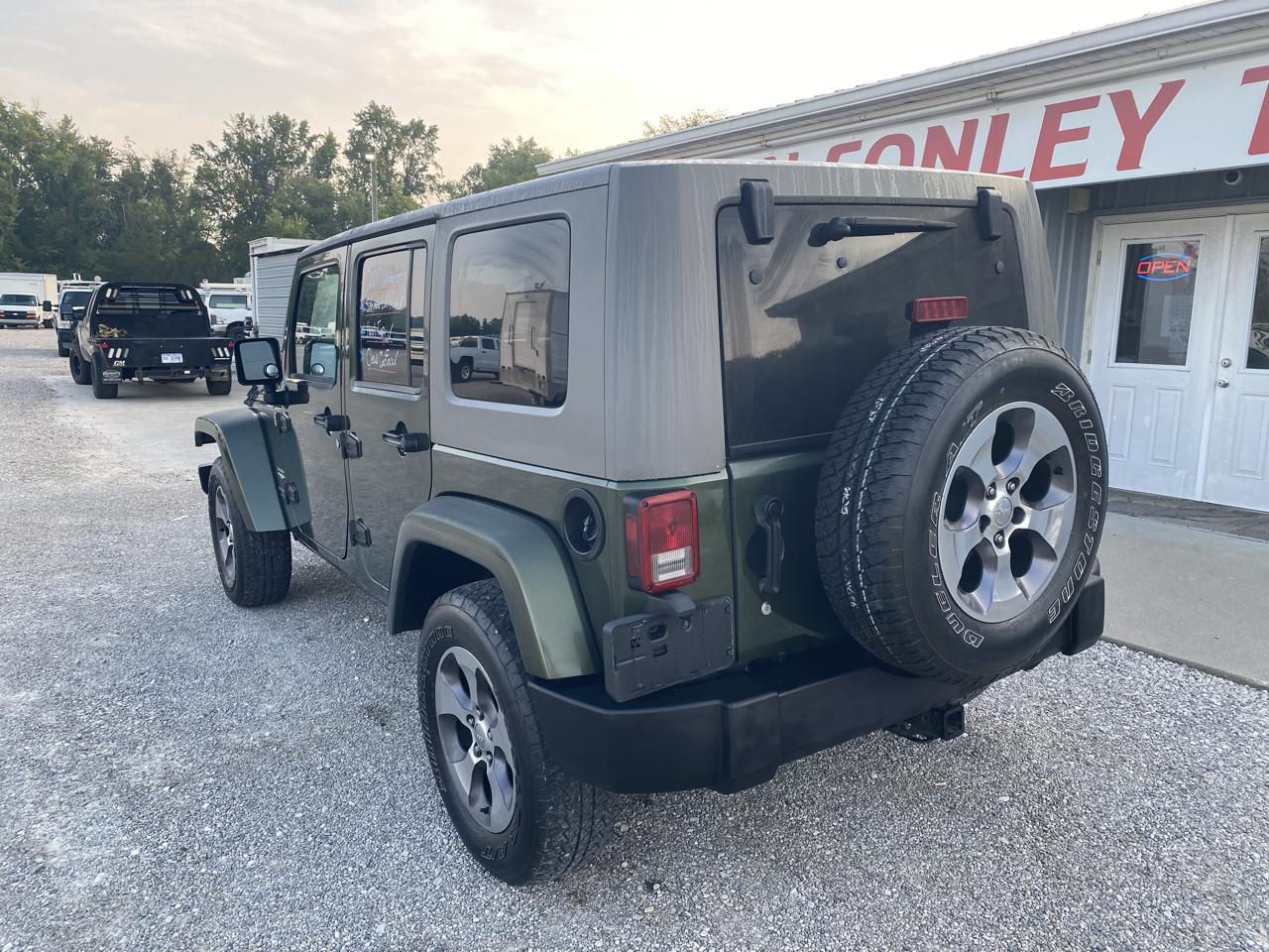 Jeep Wrangler 4WD 4dr Unlimited Sahara 2007