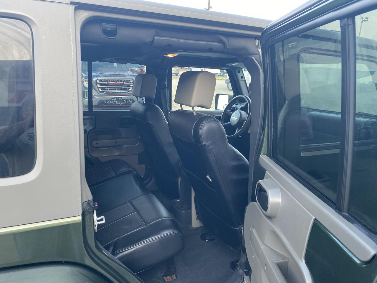 Jeep Wrangler 4WD 4dr Unlimited Sahara 2007