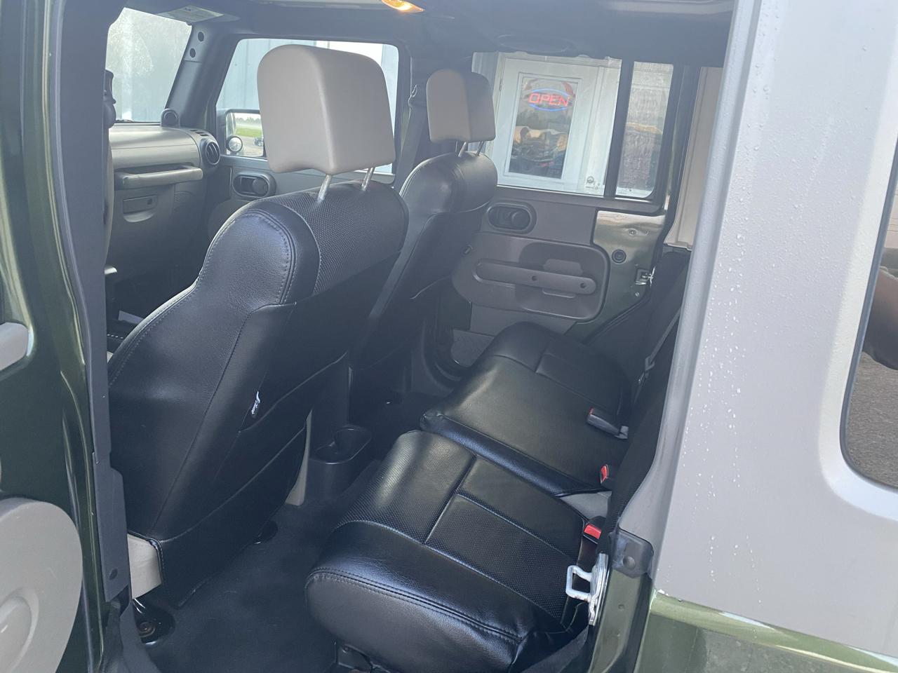Jeep Wrangler 4WD 4dr Unlimited Sahara 2007