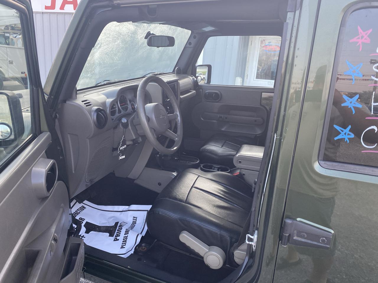 Jeep Wrangler 4WD 4dr Unlimited Sahara 2007