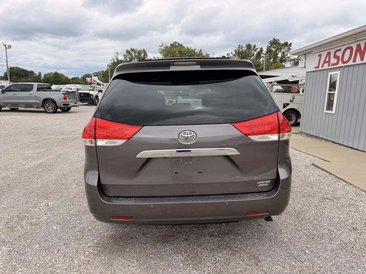 Toyota Sienna 5dr 7-Pass Van V6 XLE AWD (Natl) 2012