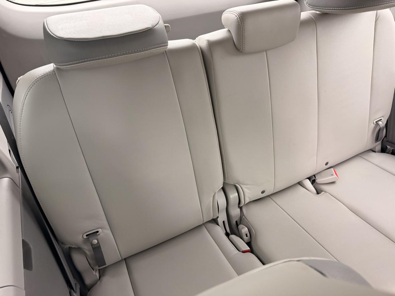Toyota Sienna 5dr 7-Pass Van V6 XLE AWD (Natl) 2012