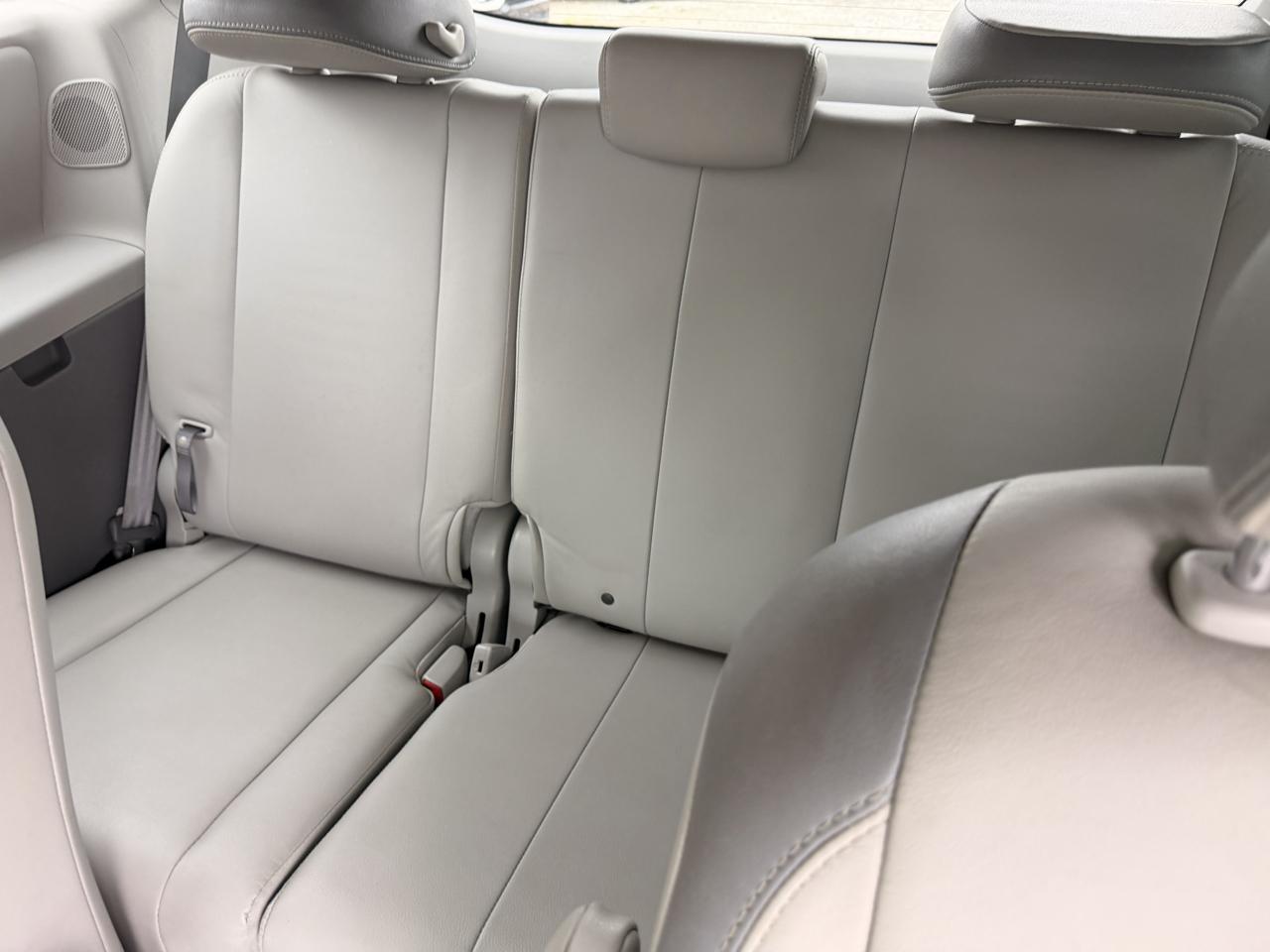 Toyota Sienna 5dr 7-Pass Van V6 XLE AWD (Natl) 2012