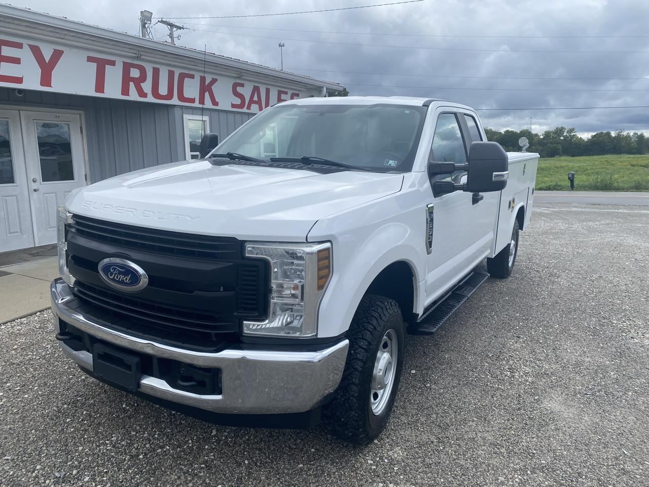 Ford Super Duty F-350 SRW XL 4WD SuperCab 8' Box 2018