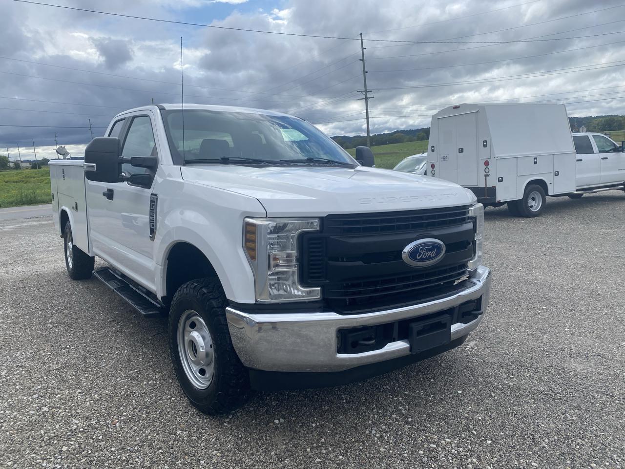 Ford Super Duty F-350 SRW XL 4WD SuperCab 8' Box 2018