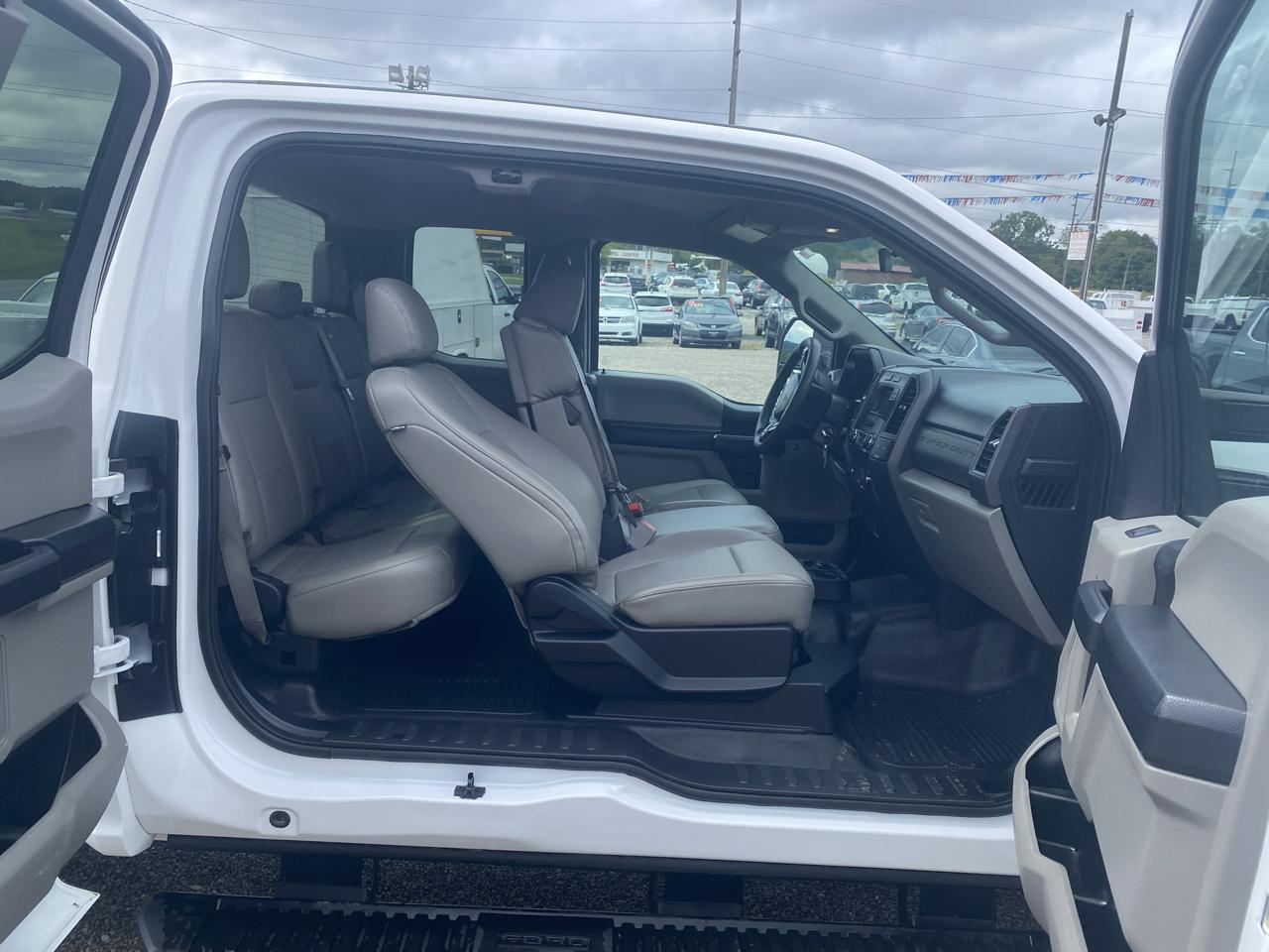 Ford Super Duty F-350 SRW XL 4WD SuperCab 8' Box 2018