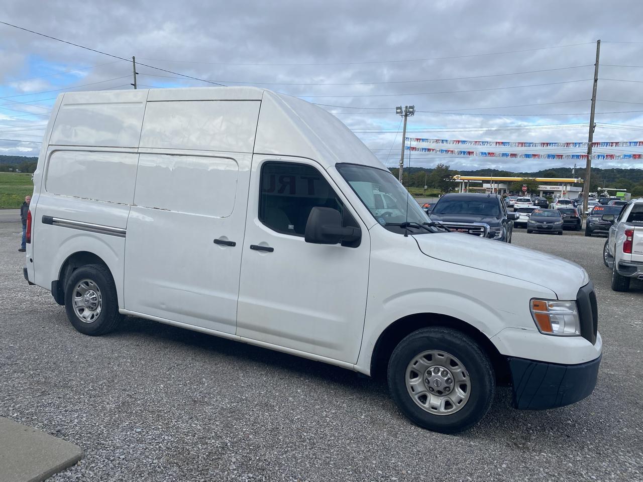 Nissan NV High Roof 2500 V6 S 2012