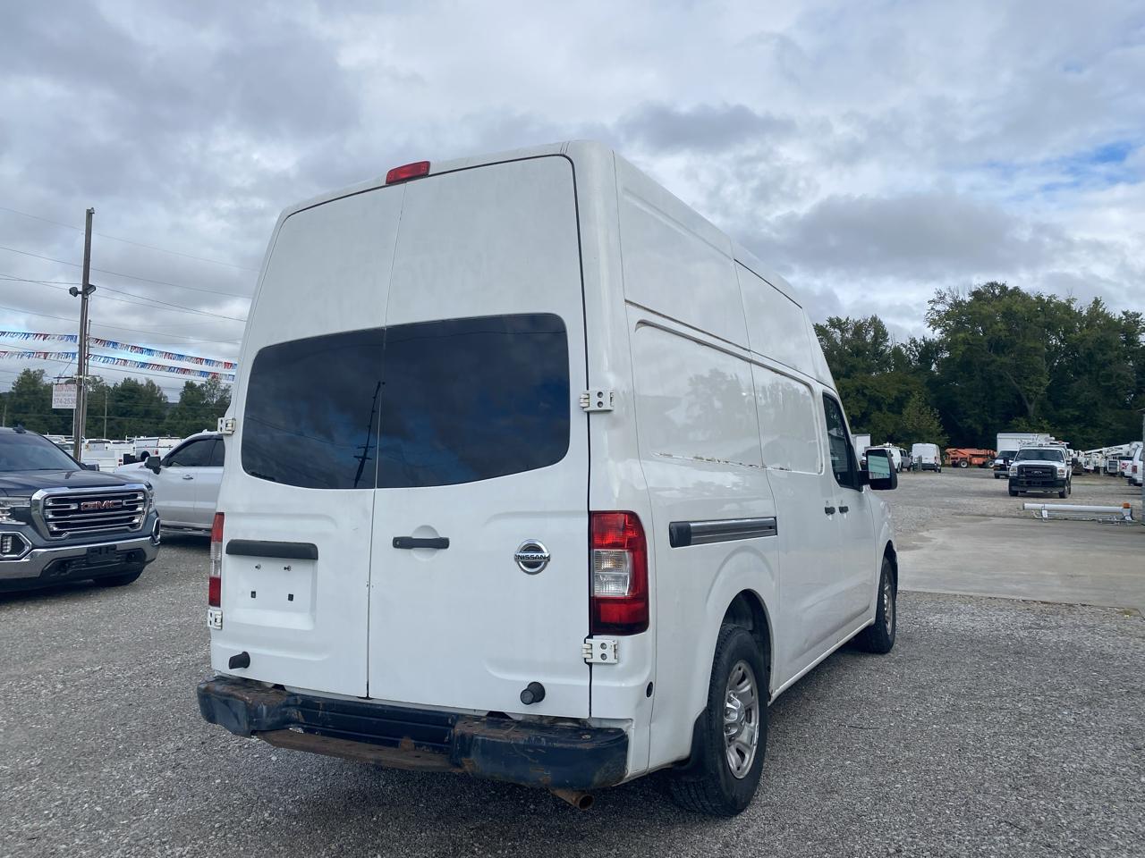 Nissan NV High Roof 2500 V6 S 2012