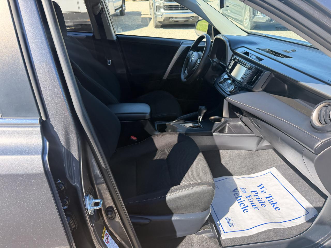 Toyota RAV4 AWD 4dr XLE (Natl) 2014