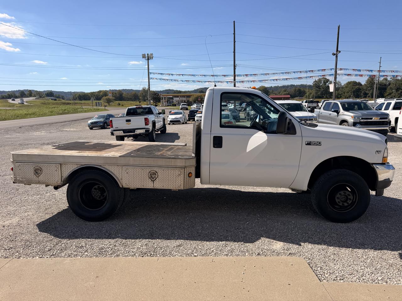 Ford Super Duty F-350 DRW Reg Cab 141" WB 60" CA XLT 4WD 2004