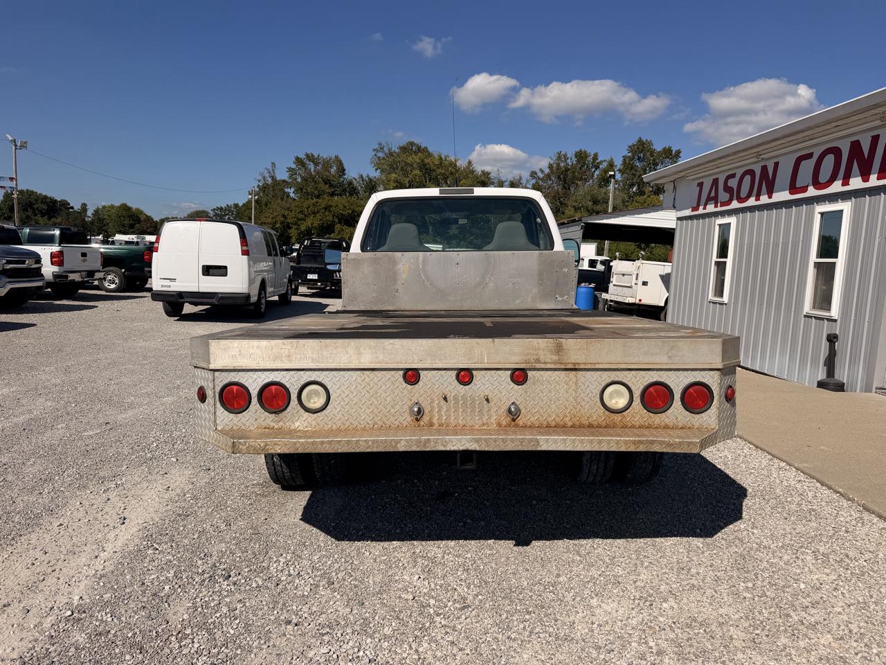 Ford Super Duty F-350 DRW Reg Cab 141" WB 60" CA XLT 4WD 2004
