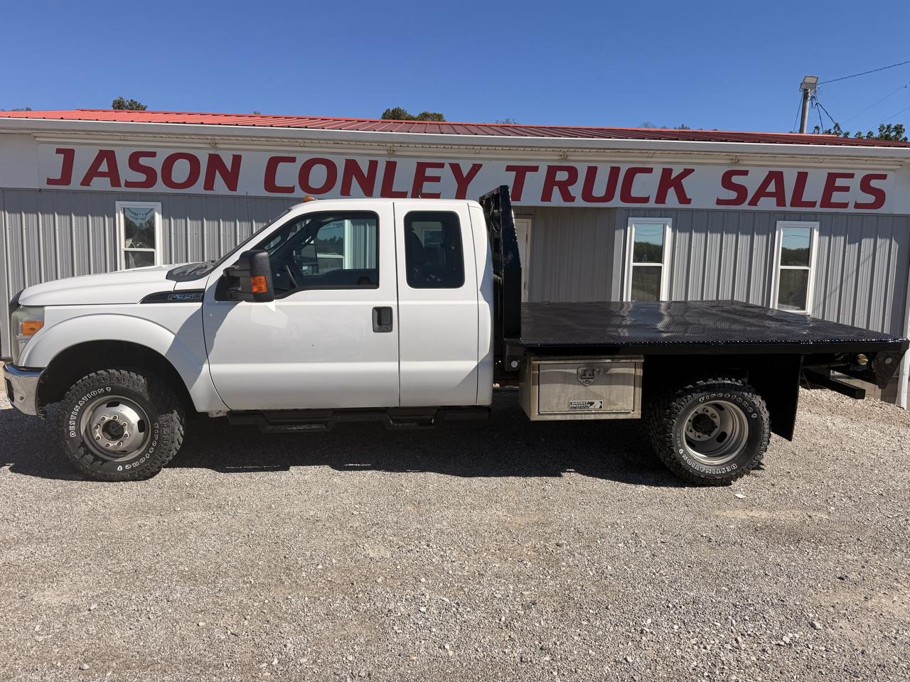 2016 Ford Super Duty F-350 DRW 4WD SuperCab 162" WB 60" CA XL