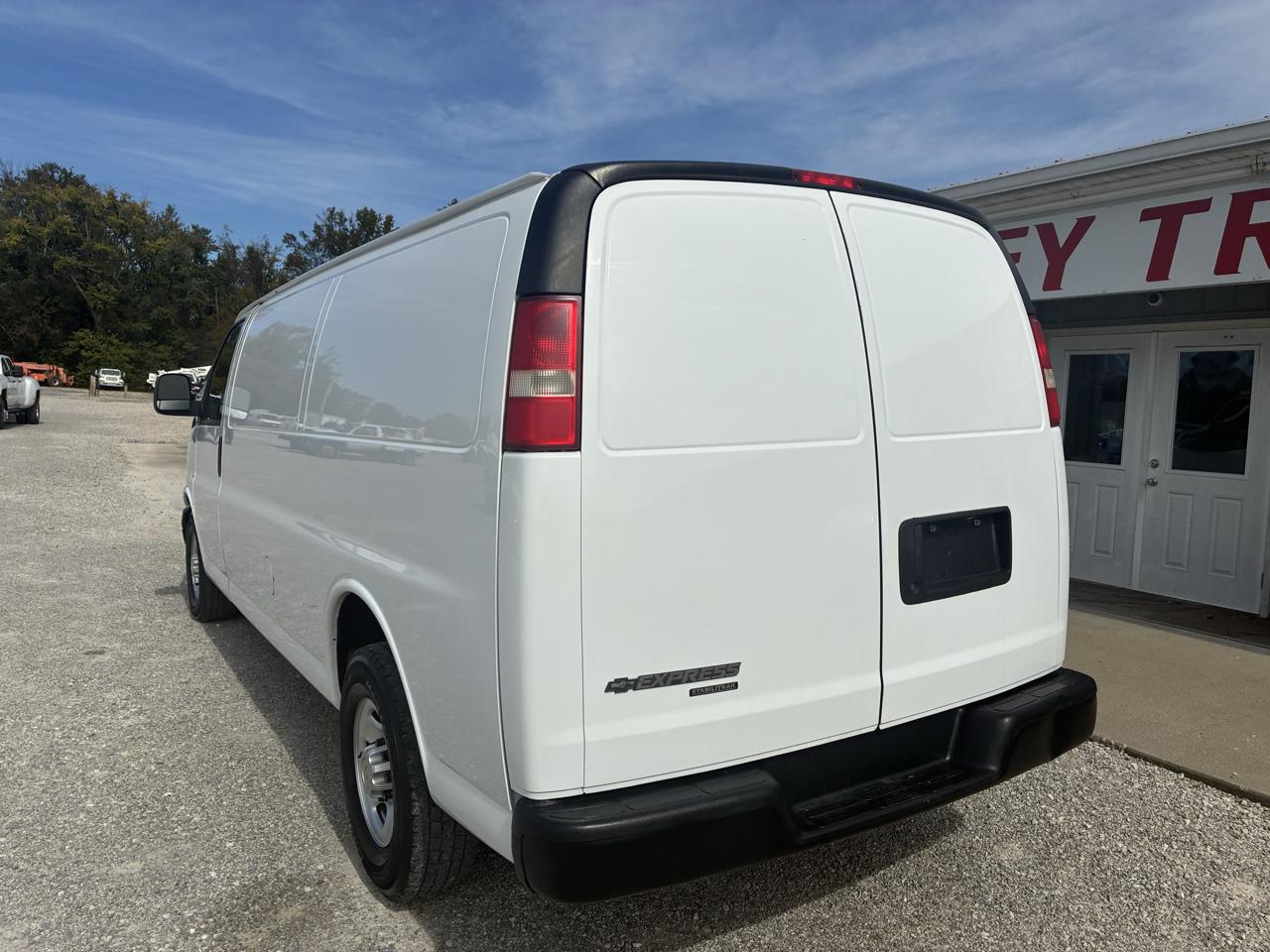 Chevrolet Express Cargo Van RWD 3500 155" 2014