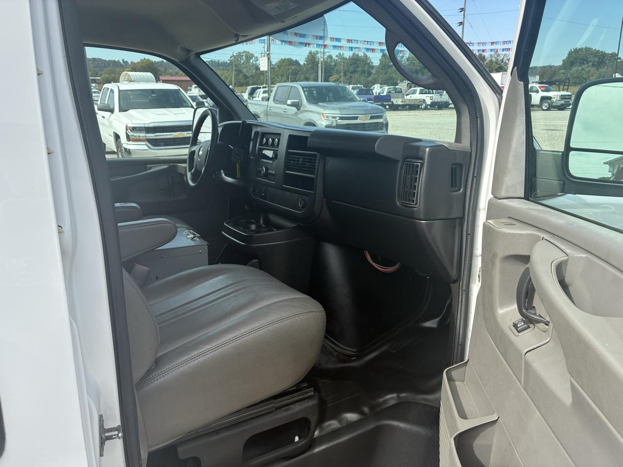 Chevrolet Express Cargo Van RWD 3500 155" 2014
