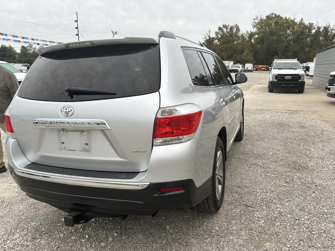 Toyota Highlander 4WD 4dr V6 Limited (Natl) 2011