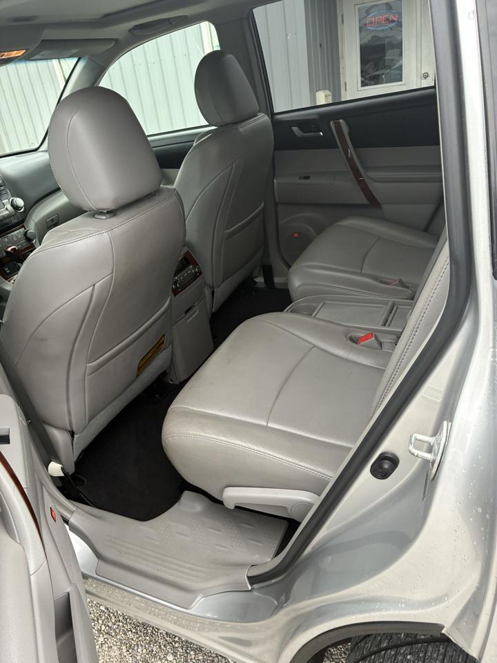 Toyota Highlander 4WD 4dr V6 Limited (Natl) 2011