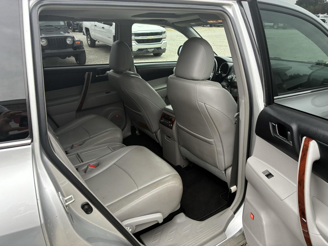 Toyota Highlander 4WD 4dr V6 Limited (Natl) 2011