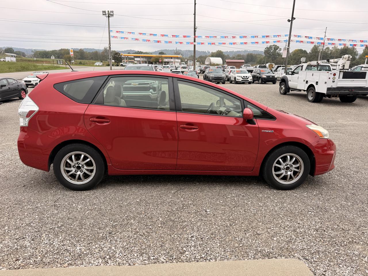 Toyota Prius V 5dr Wgn Three (Natl) 2013