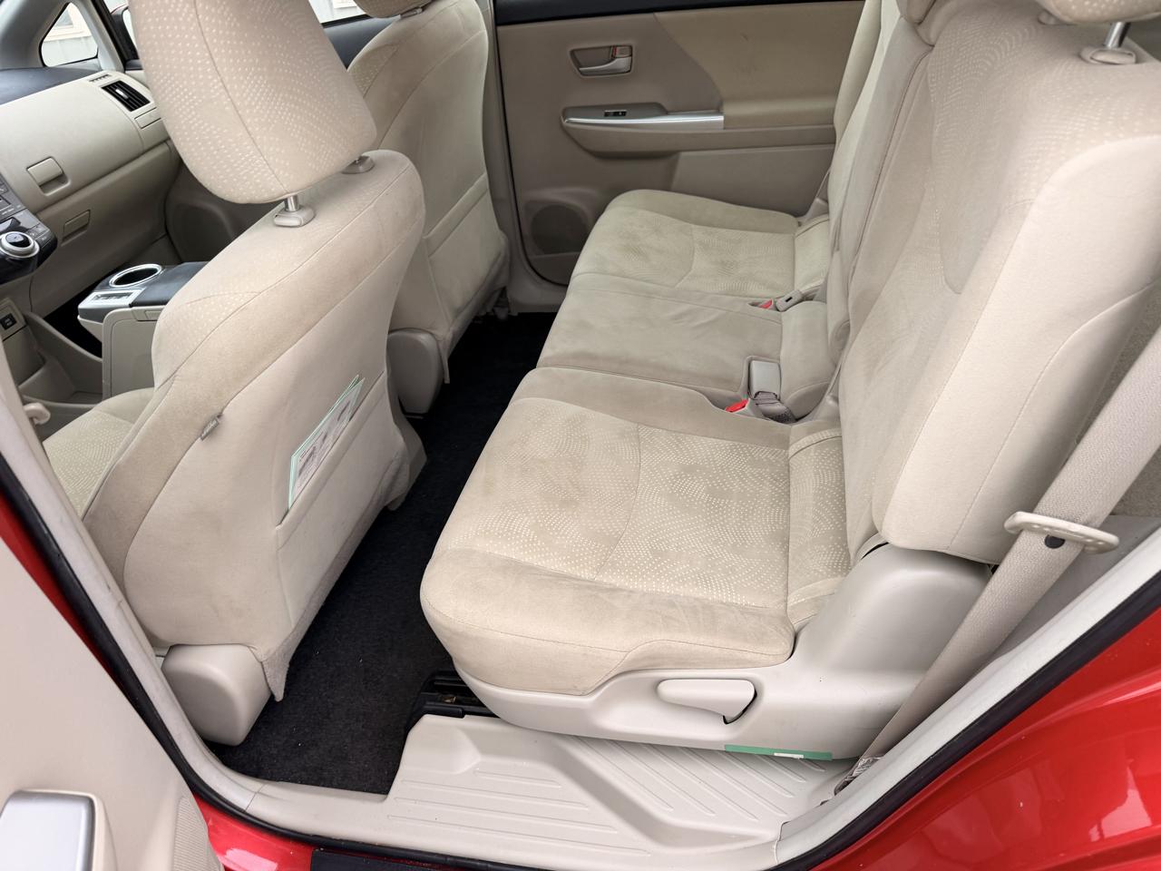 Toyota Prius V 5dr Wgn Three (Natl) 2013