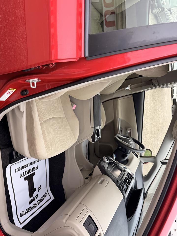 Toyota Prius V 5dr Wgn Three (Natl) 2013