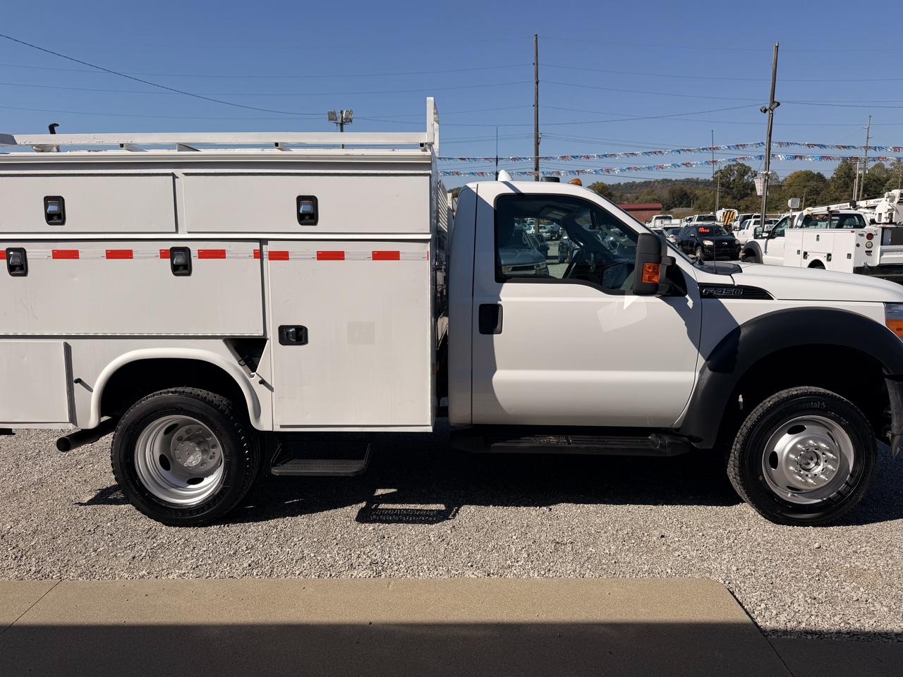 Ford Super Duty F-450 DRW 4WD Reg Cab 141" WB 60" CA XL 2015