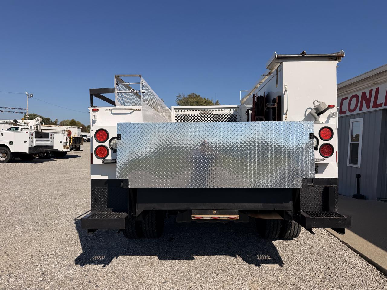 Ford Super Duty F-450 DRW 4WD Reg Cab 141" WB 60" CA XL 2015