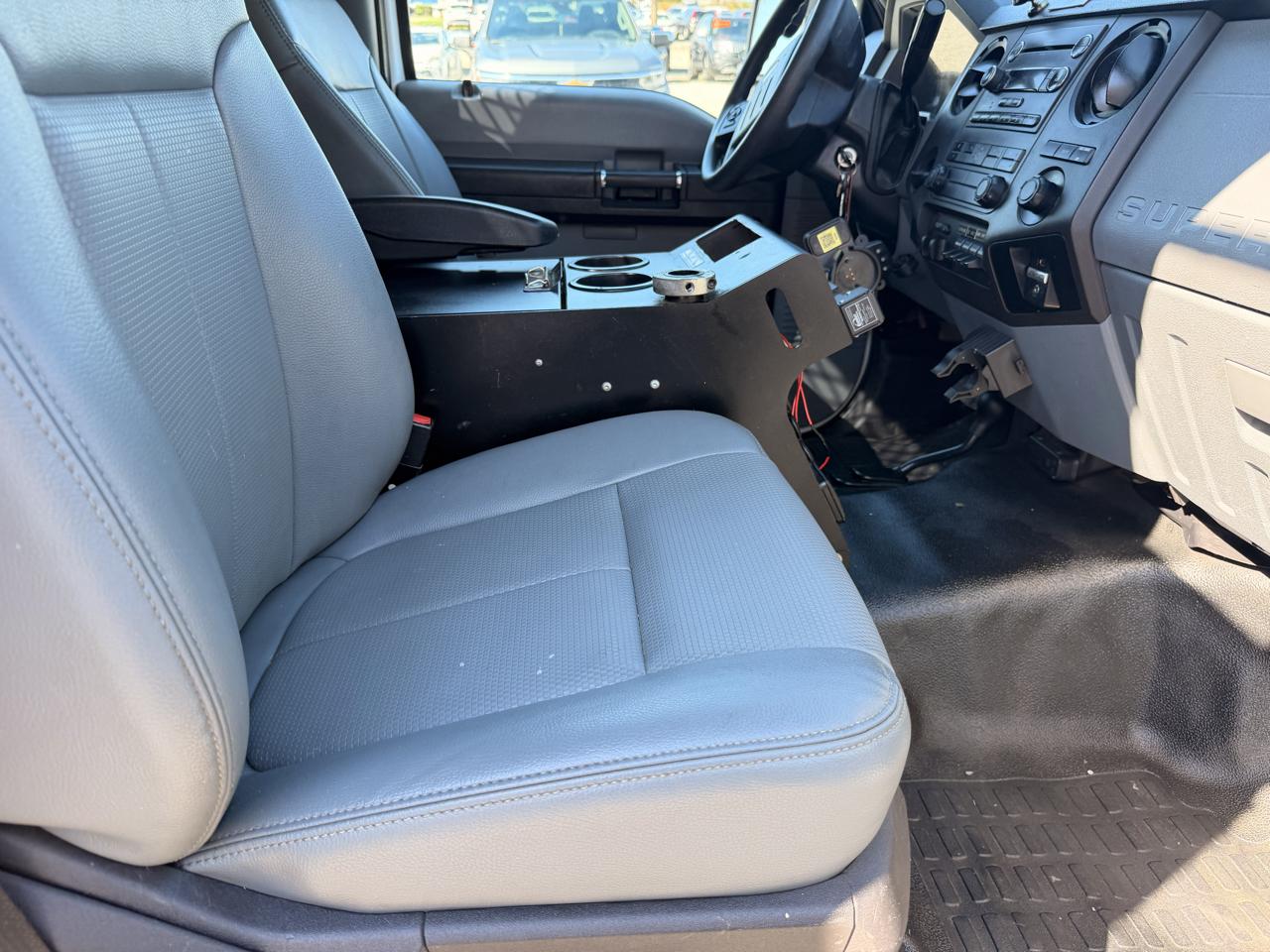 Ford Super Duty F-450 DRW 4WD Reg Cab 141" WB 60" CA XL 2015
