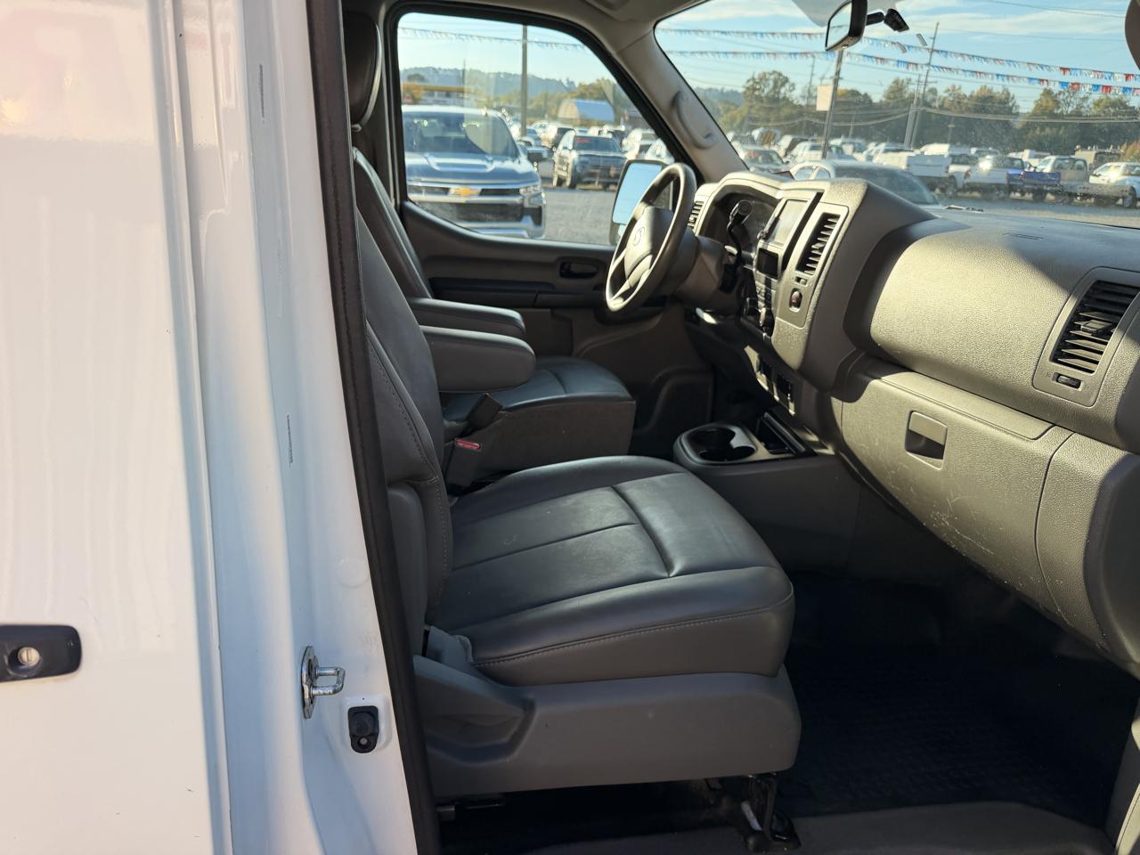 Nissan NV Cargo NV2500 HD High Roof V6 S 2019