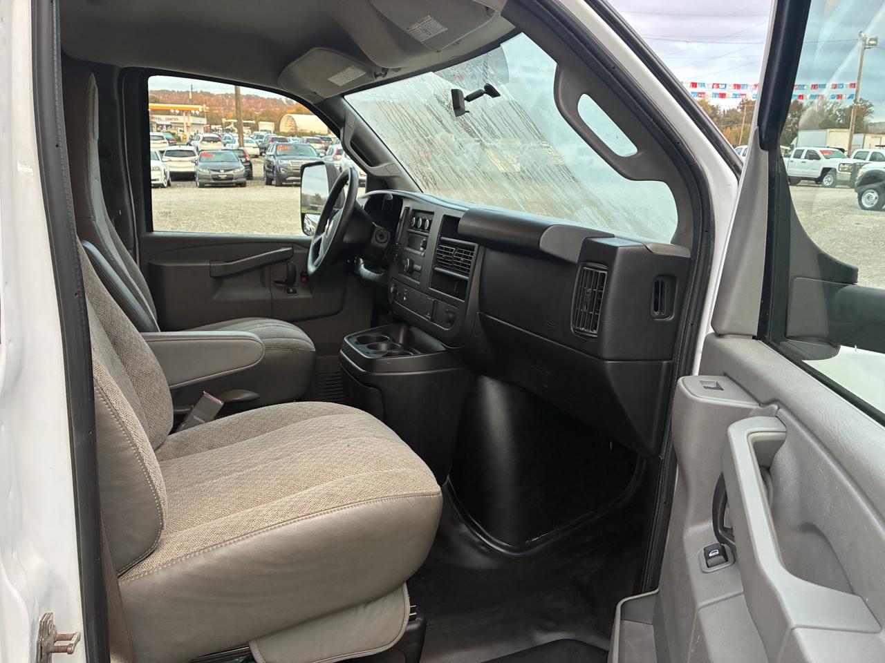 Chevrolet Express Commercial Cutaway 3500 Van 159" 2018