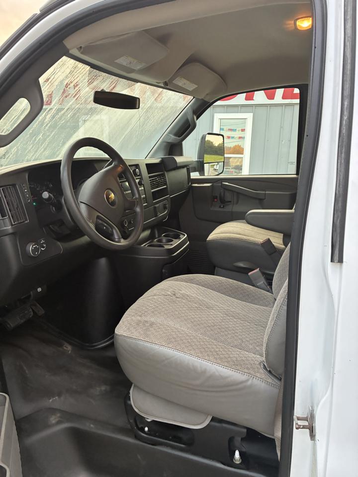 Chevrolet Express Commercial Cutaway 3500 Van 159" 2018