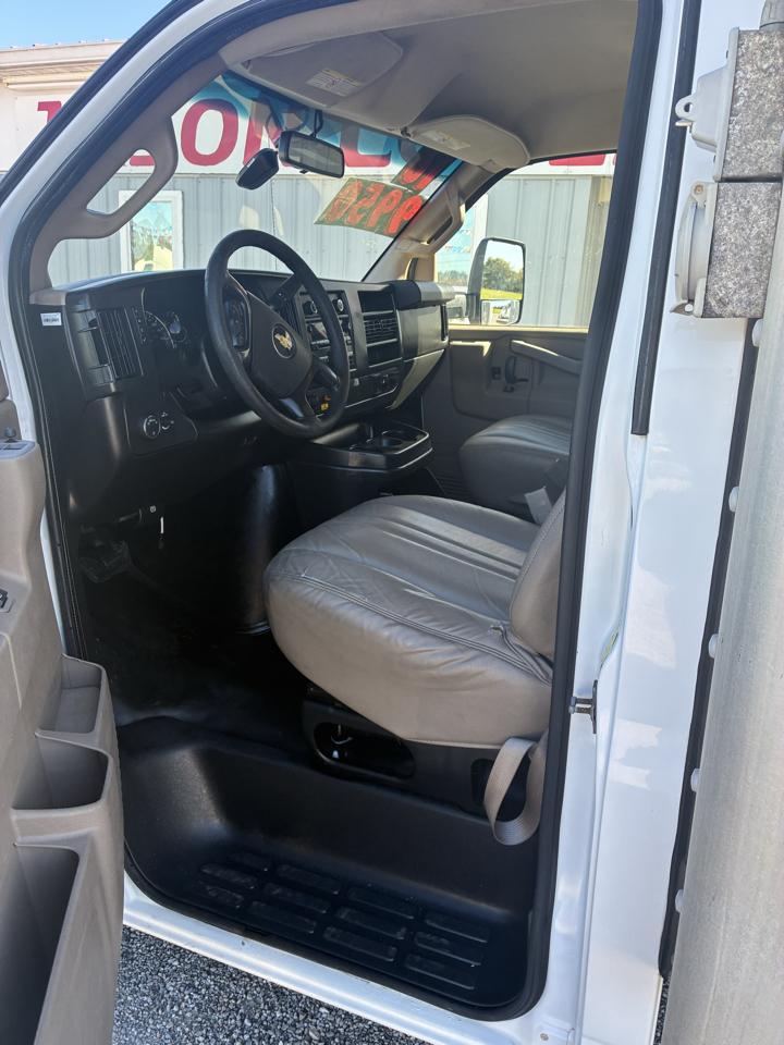 Chevrolet Express Commercial Cutaway 4500 Van 159" *Ltd Avail* 2016