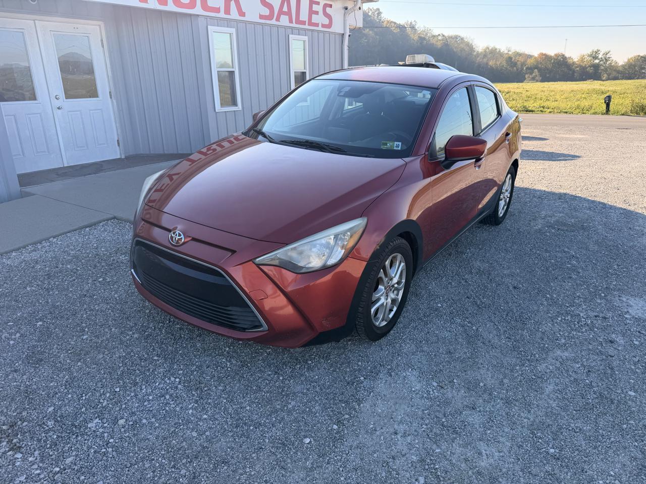 Toyota Yaris iA Manual (Natl) 2017